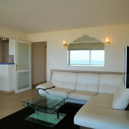 Quiberon: 3 Pieces Avec Balcon Et Parking Pres Du Centre - Fr-1-478-37 * Quiberon