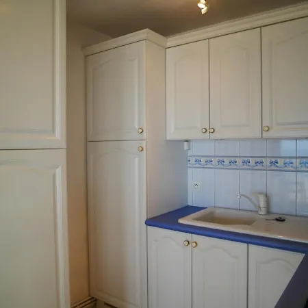 Quiberon: 3 Pieces Avec Balcon Et Parking Pres Du Centre - Fr-1-478-37 Apartment *