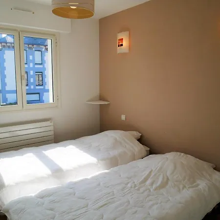 Quiberon: 3 Pieces Avec Balcon Et Parking Pres Du Centre - Fr-1-478-37 *