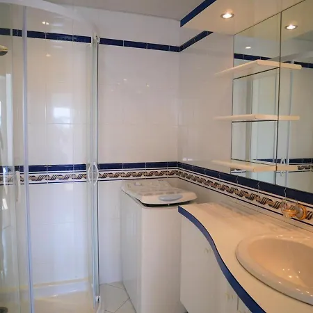 Apartment Quiberon: 3 Pieces Avec Balcon Et Parking Pres Du Centre - Fr-1-478-37 *
